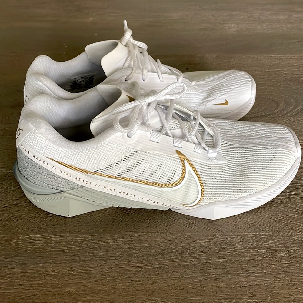 Barely Used Nike Metcon Reacts in White, Size 9